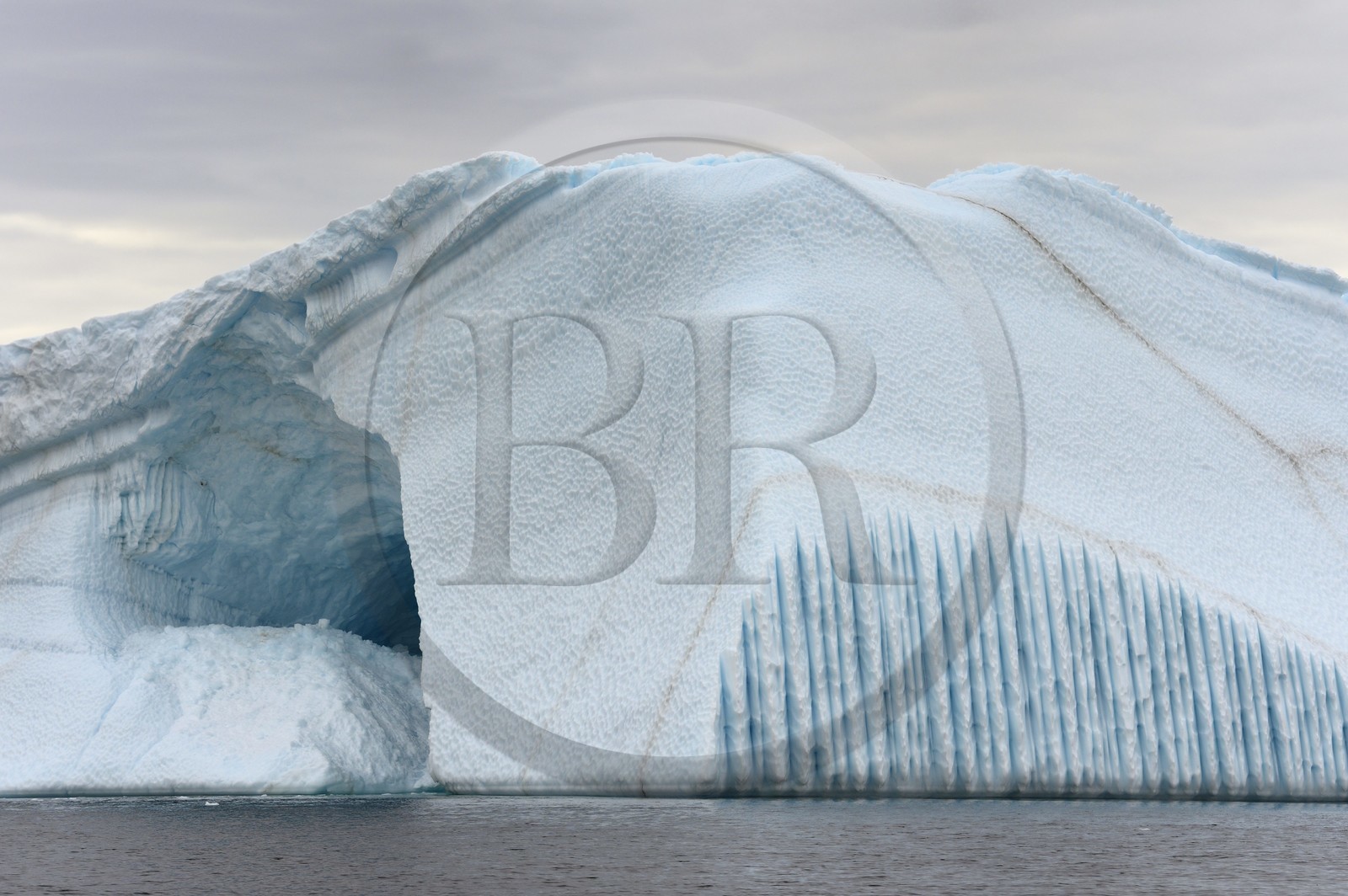 Groenland, cote Nord-Ouest, mer de Baffin, iceberg dans Inglefield Fjord vers Qaanaaq