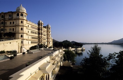 Inde, état du Rajasthan, Udaipur, City Palace, le Fateh Prakash Palace hôtel surplombe le lac Pichola