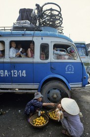 Vietnam, province Khanh Hoa, Nha Trang, mini bus Renault 1000kg (Goelette) datant de l'