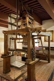 France, Rhône (69), Lyon, site historique classé Patrimoine Mondial de l'UNESCO, Vieux Lyon, musées Gadagne, Musée d'histoire de la ville de Lyon, métier à tisser la soie mis au point par Joseph Marie Jacquard dit métier Jacquard