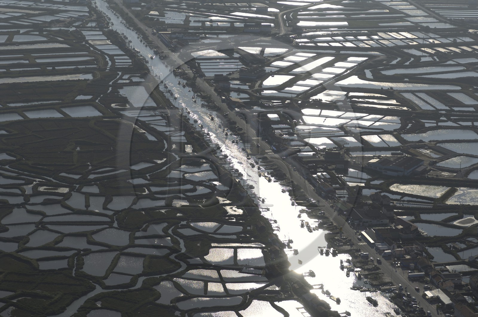 France, Charente-Maritime (17), bassin de Marennes-Oléron, La Tremblade, port de la grève (vue aérienne)