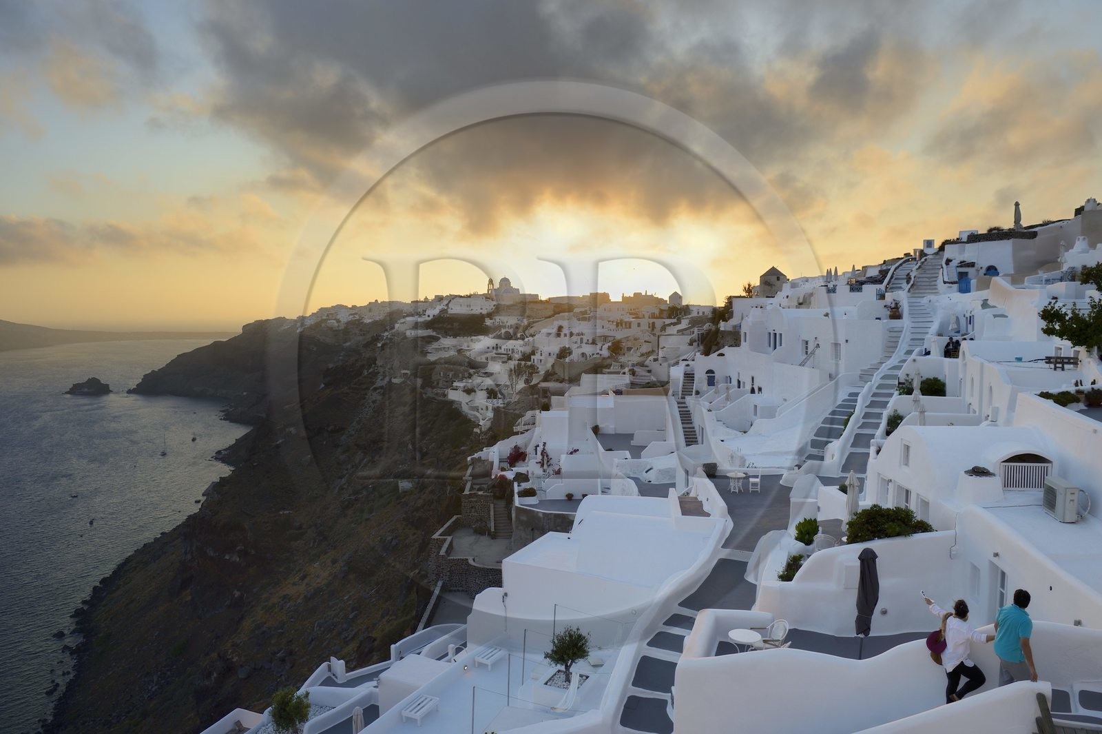 Grèce, Les Cyclades, mer Égée, île de Santorin (Thira ou Théra), village de Oia, l'hôtel Relais & Châteaux Kirini Suites & Spa