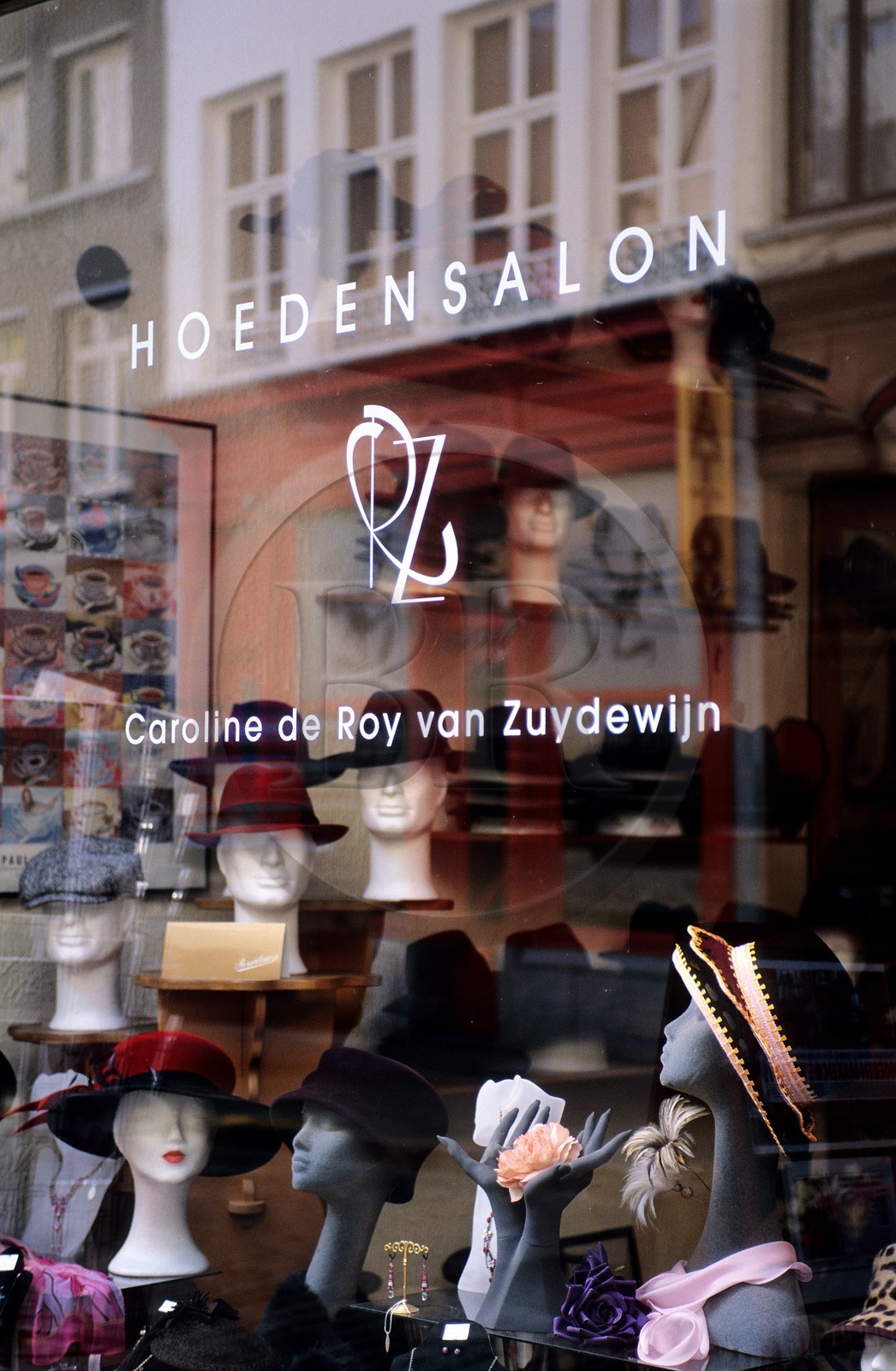 Belgium, Flanders, Antwerp (Antwerpen), elegant hat shop on Grote Markt (Grand Place)