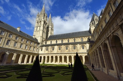France, Calvados, Caen, the Abbaye aux Hommes (Men's Abbey), the cloister and the Saint-Etienne church