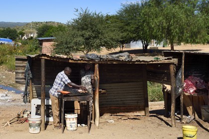 Namibie, région de Khomas, Windhoek, township de Katutura, restaurant de rue