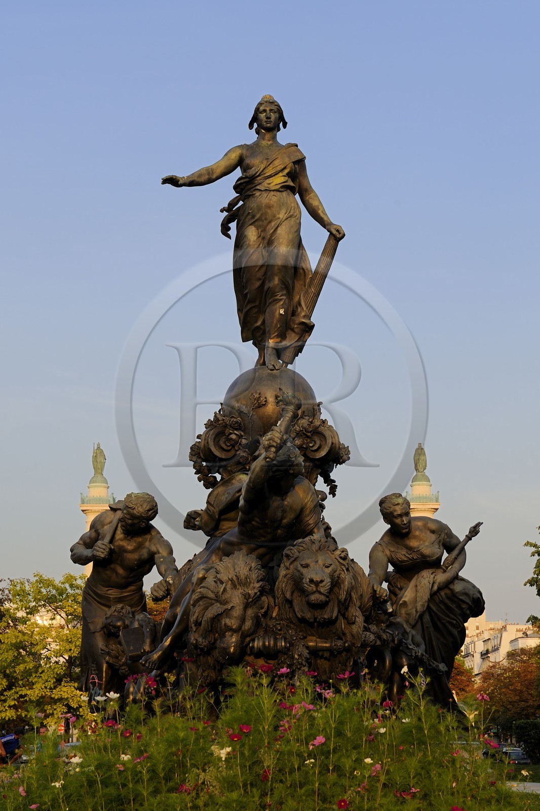 France, Paris (75), place de la Nation, Le Triomphe de la République est un groupe en bronze commandé en 1879 par la Ville de Paris au sculpteur Jules Dalou
