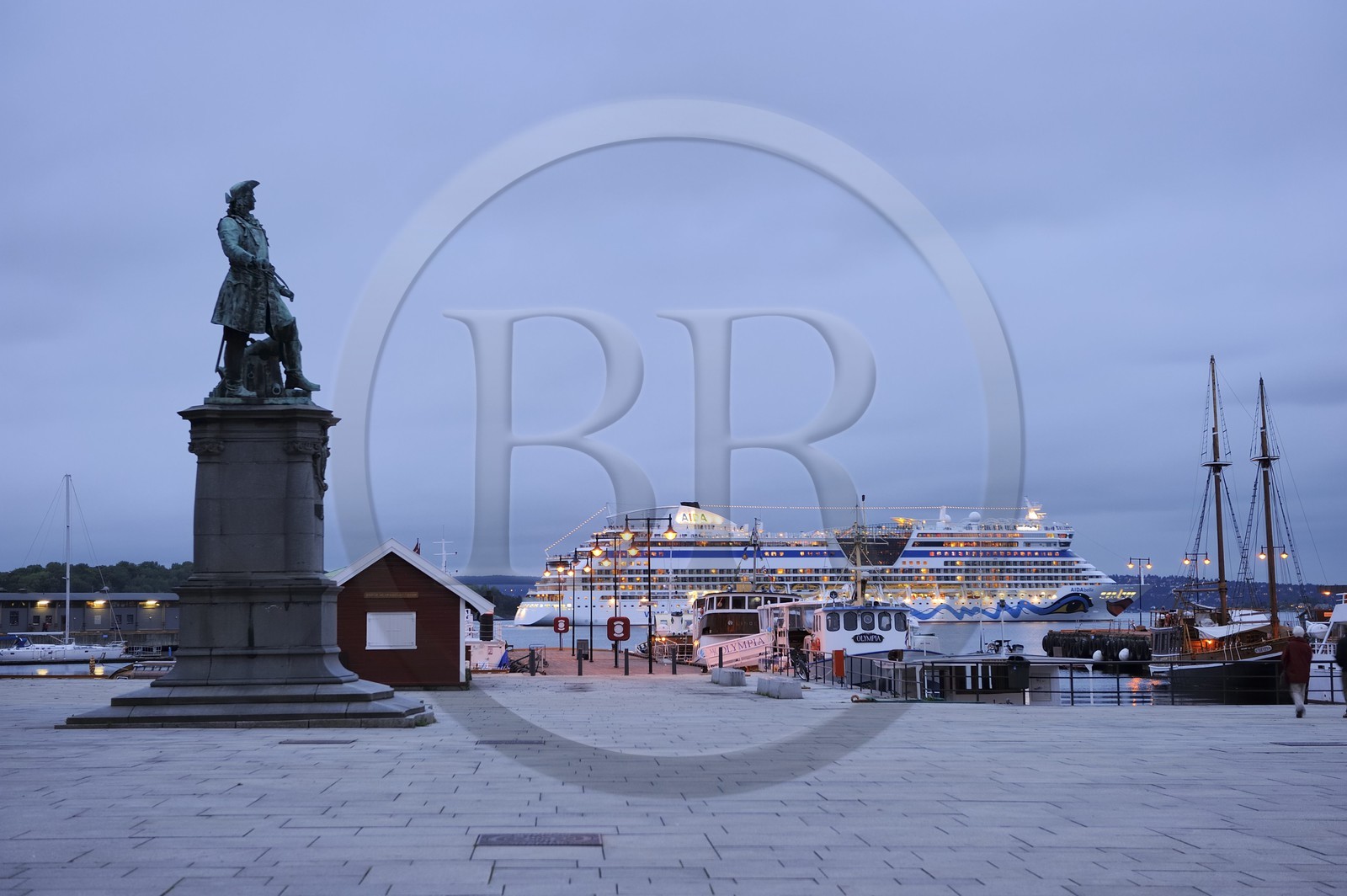Norvège, Oslo, statue du héros naval Peter Jansen Wessel alias Tordenskjold sur le port