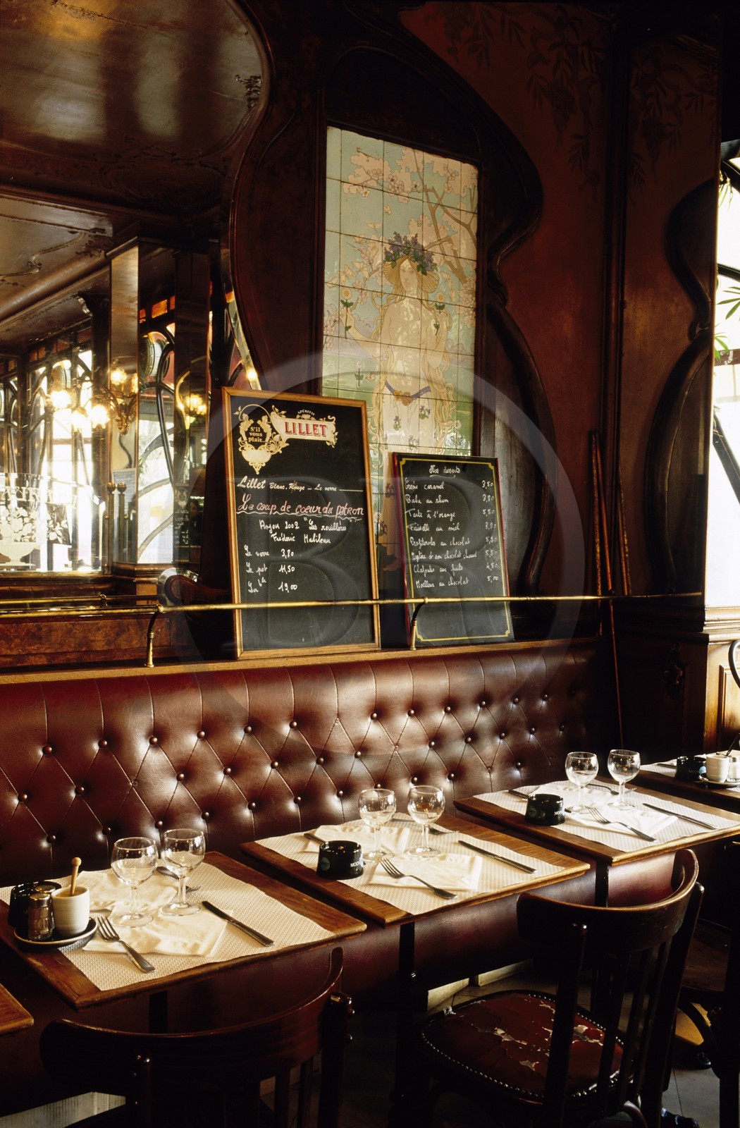 France, Paris, Bistro du peintre cafe with a retro deSign, in Ledru Rollin Avenue