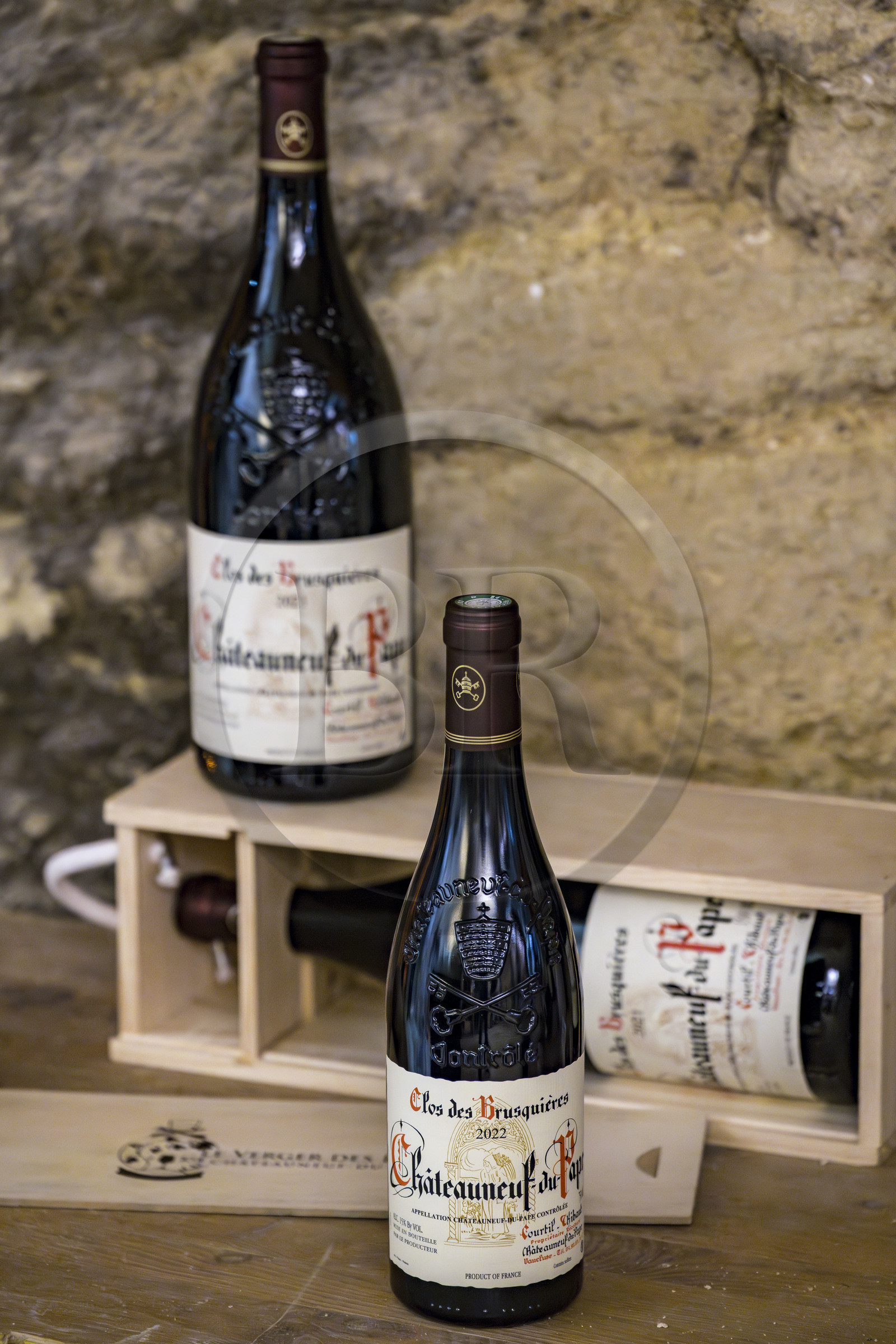 France, Vaucluse (84), Châteauneuf-du-Pape, la Cave du Verger des Papes, bouteilles de vin de Cote du Rhone AOC Châteauneuf du Pape