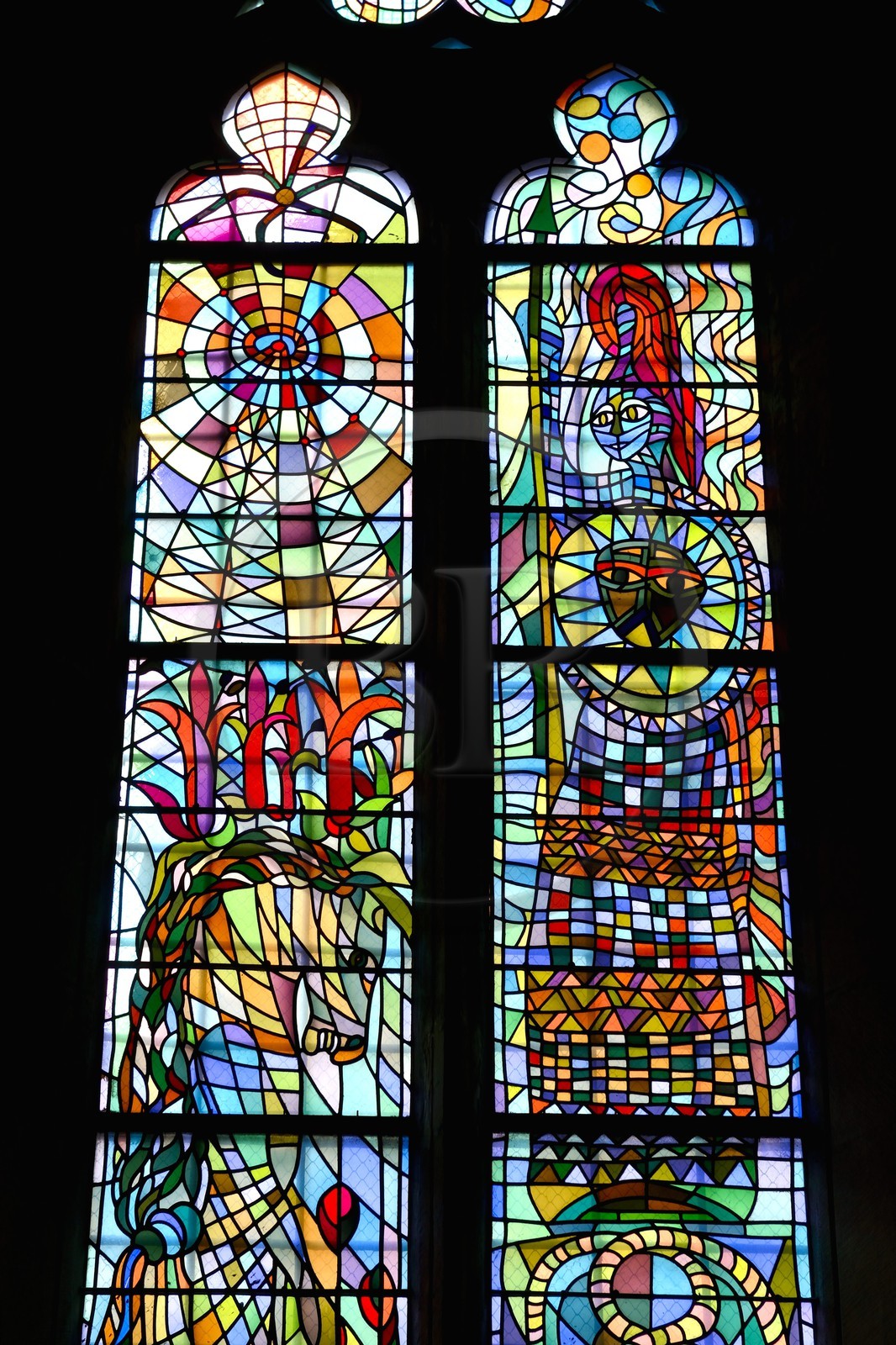 France, Moselle (57), Metz, l'église Saint-Maximin abrite les seuls vitraux connus dessinés par Jean Cocteau