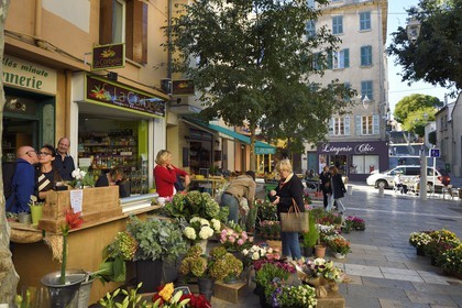 France, Var (83), Toulon, quartier du Mourillon, vie de village sur la place Monseigneur Deydier