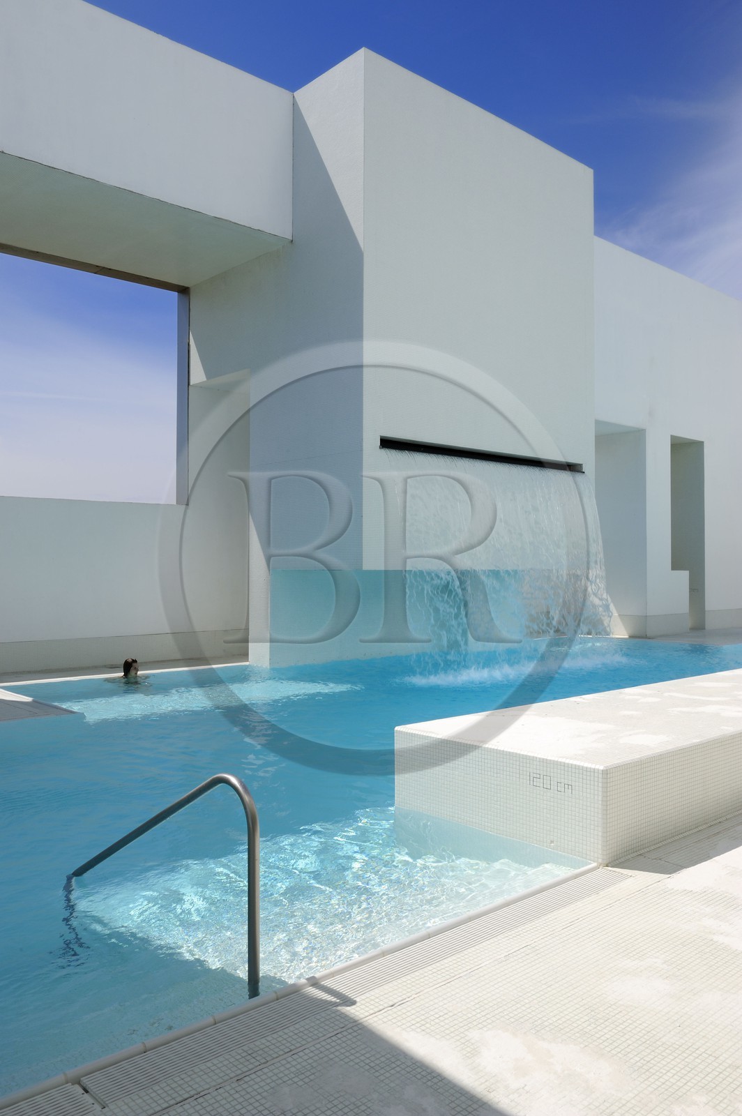 France, Seine-Maritime (76), Le Havre, la piscine les Bains des Docks crée par l'architecte Jean Nouvel