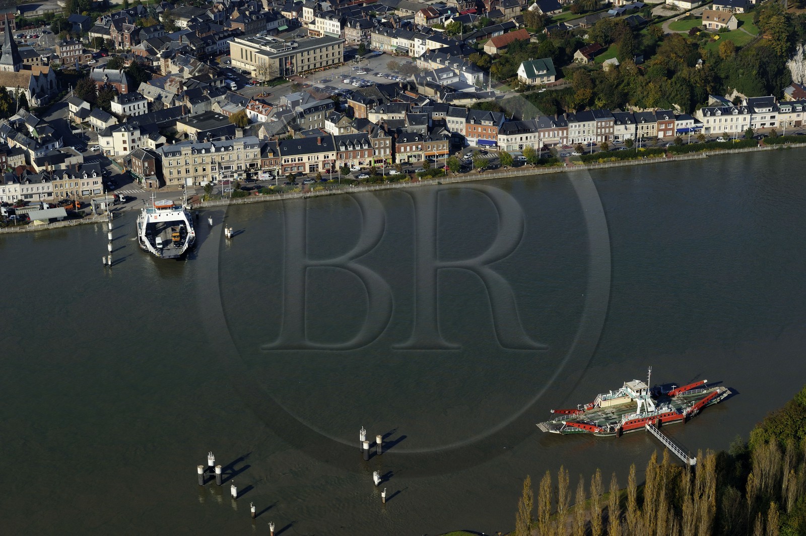 France, Seine-Maritime (76), le bac sur la Seine à Duclair (vue aérienne)