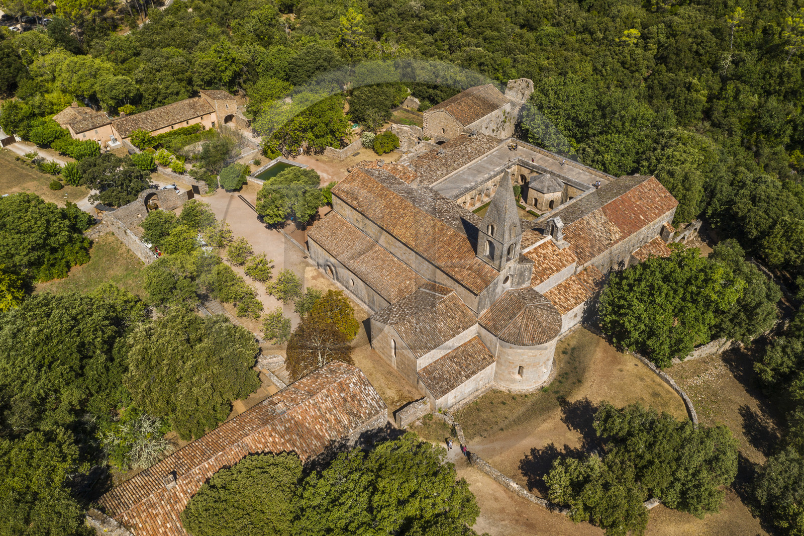 France, Var (83), Le Thoronet, abbaye cistercienne du XIIe siècle (vue aérienne)