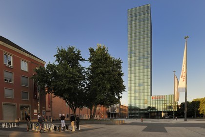 Suisse, Bâle, la tour de la foire Messerturm sur le Messerplatz, tour la plus haute de Suisse
