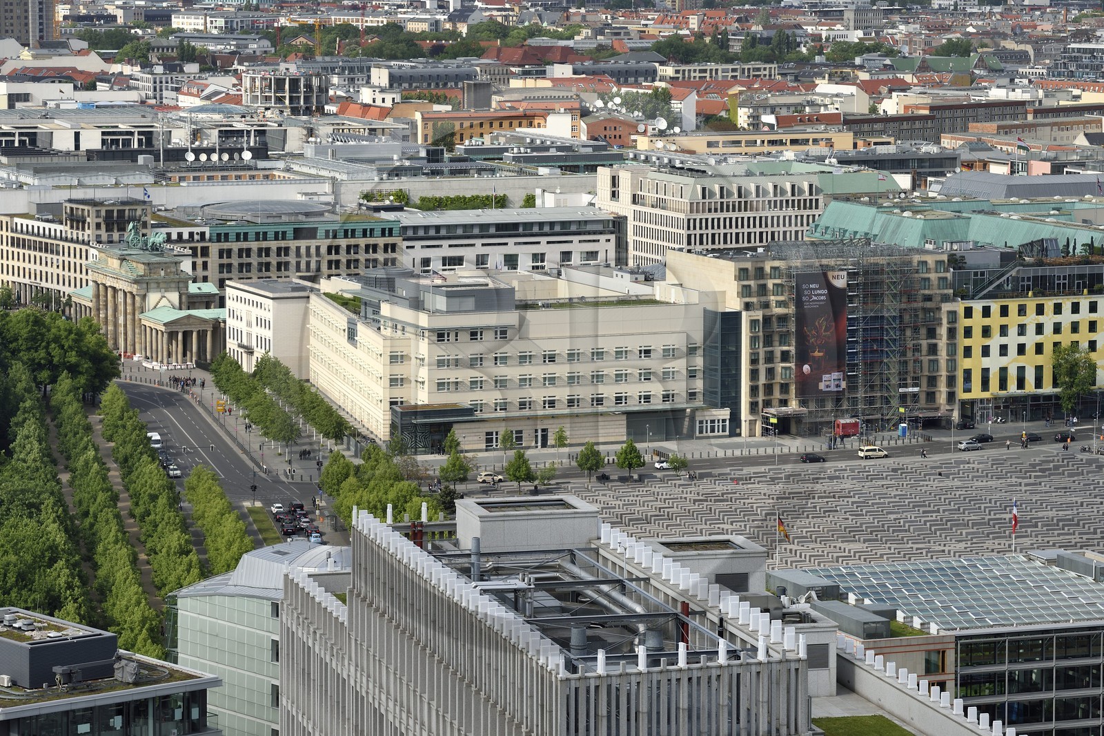 Allemagne, Berlin, Berlin-Mitte, Holocaust-Mahnmal, Mémorial des victimes de la Shoah de l'architecte Peter Eisenmann, Porte de Brandebourg en arrière plan