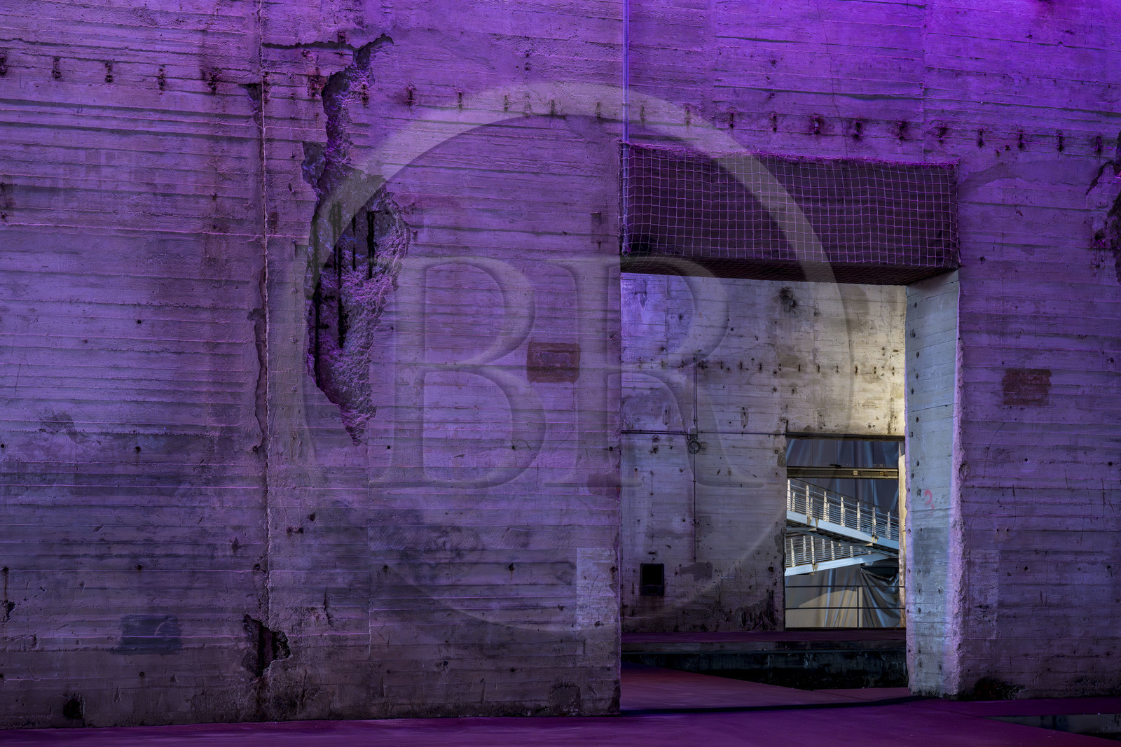 France, Loire-Atlantique (44), Saint-Nazaire, réhabilitation de la base sous-marine allemande construite lors de la dernière guerre mondiale et transformée en espace culturel