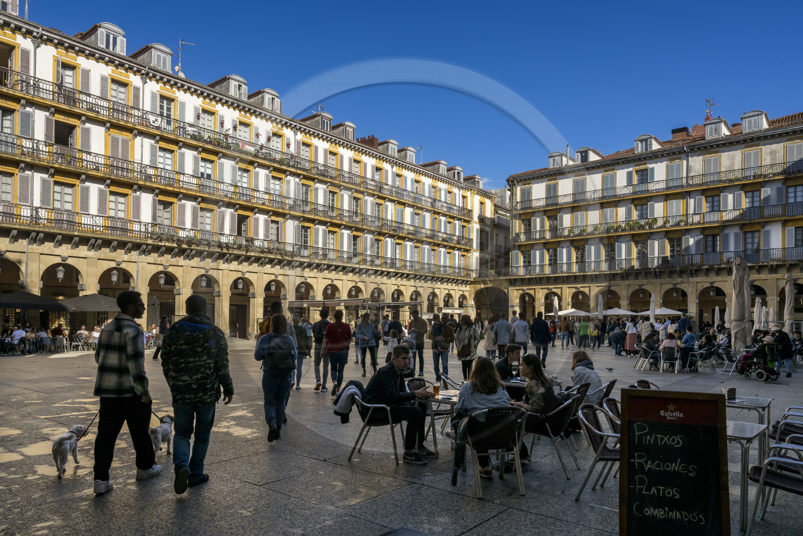 Espagne, province du Guipuscoa (Gipuzkoa), Saint-Sébastien (Donostia),  la place de la Constitution au coeur de la vieille ville