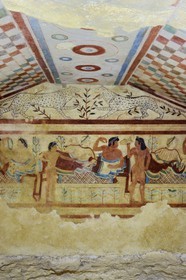 Italie, Latium, province de Viterbe, Tarquinia, nécropole antique étrusque de Monterozzi (Necropoli dei Monterozzi) classée Patrimoine Mondial de l'UNESCO, la Tombe des Léopards (Tomba dei Leopardi)