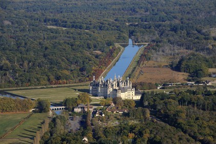 France, Loir et Cher (41), Vallée de la Loire classée Patrimoine Mondial de l' UNESCO, château de Chambord (vue aérienne)
