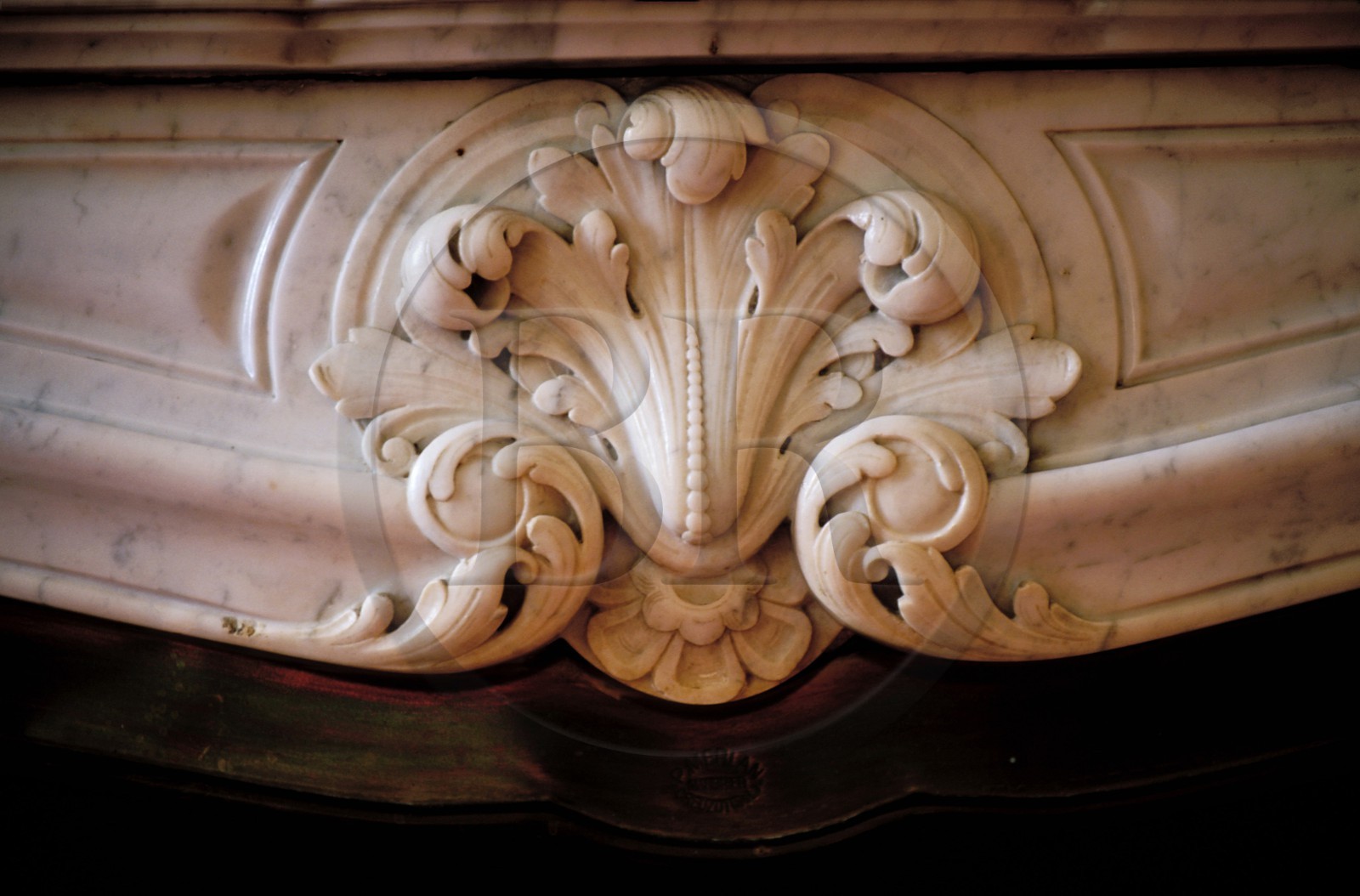 France, Saône-et-Loire (71), Le Creusot, La petite Verrerie dans l'enceinte du château de La Verrerie, détail de cheminée en marbre