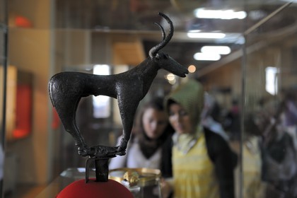 Turquie, Anatolie centrale, Ankara, le musée des Civilisations Anatoliennes, étendard trouvé dans les tombes royales d'Alaca Höyük de la période du Bronze ancien (3000-2000 av. JC) figurant un bovidé