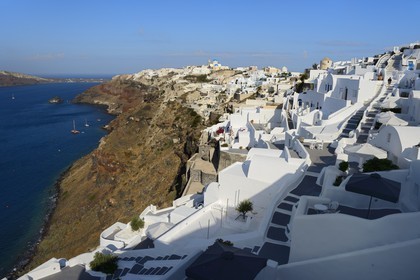Grèce, Les Cyclades, mer Égée, île de Santorin (Thira ou Théra), village de Oia, l'hôtel Relais & Châteaux Kirini Suites & Spa qui surplombe la Caldera