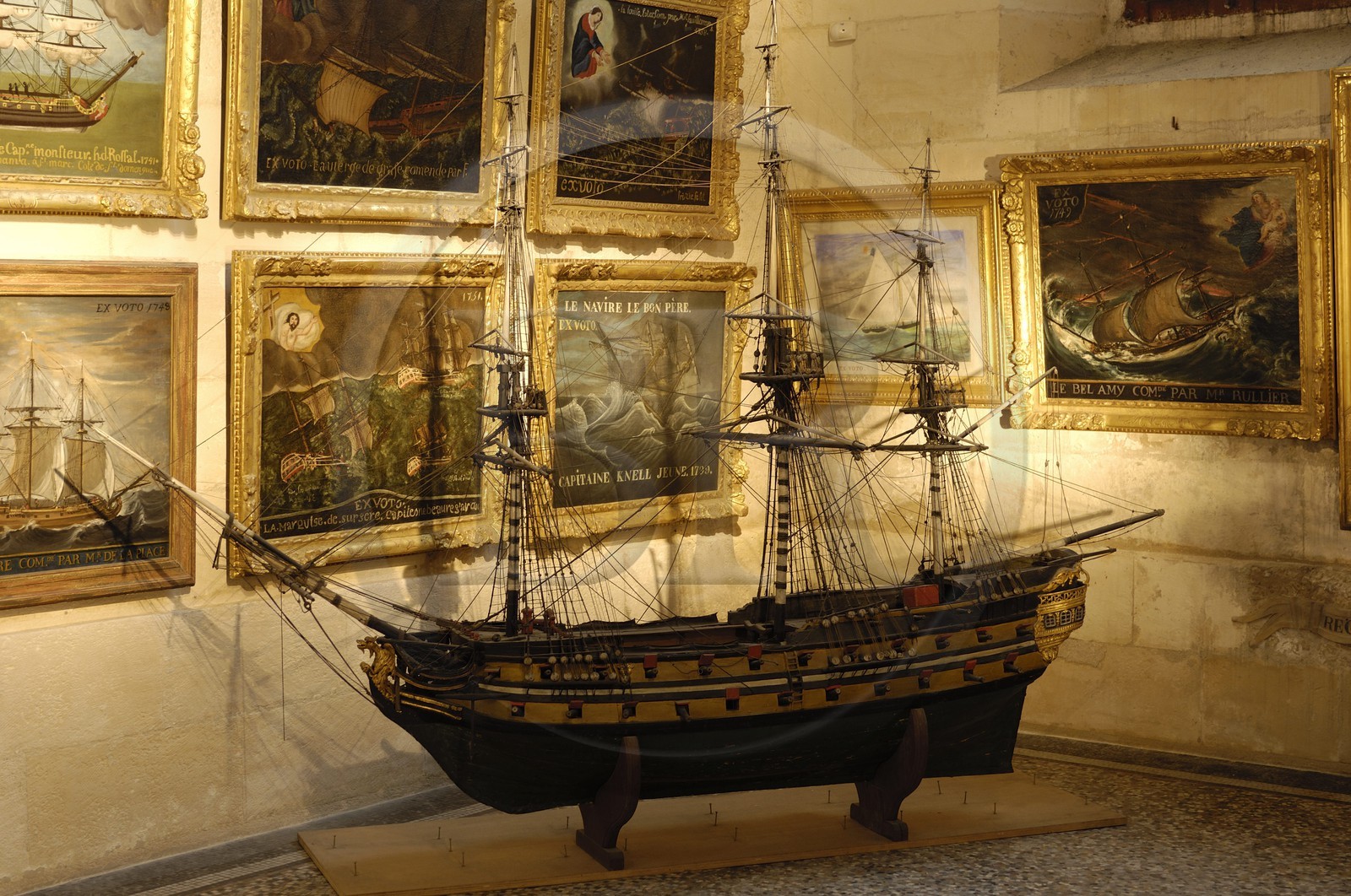 France, Charente-Maritime (17), La Rochelle, cathédrale Saint-Louis, ex-voto dans une chapelle