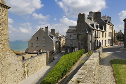 France, Manche (50), Granville, la Haute Ville depuis la porte ouest