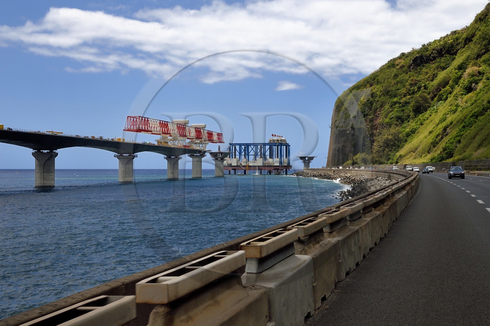 France, Ile de la Reunion, La Possession, chantier de la Nouvelle Route du Littoral (NRL), viaduc maritime long de 5,4 km entre la capitale Saint-Denis et le principal port de commerce à l’Ouest