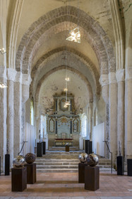 France, Vendée (85), Sallertaine, église Saint-Martin du XIIe siècle avec des oeuvres du sculpteur Philippe Roy