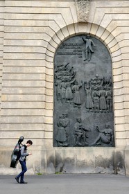 Allemagne, Berlin, bas-relief revolutionnaire sur les murs de la Hochschule für Musik Hanns Eisler (Académie de musique Hanns Eisler)