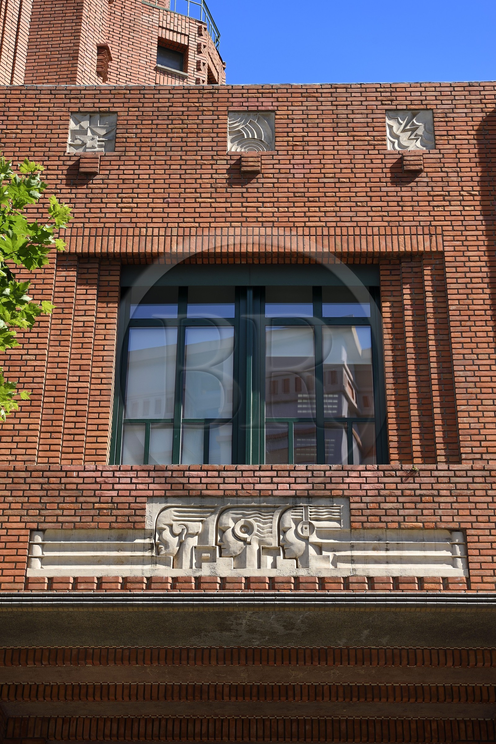 France, Alpes-Maritimes (06), Nice, la poste Thiers de style Art Déco construite en 1931 par l'architecte Guillaume Tronchet, seul immeuble en brique de la ville