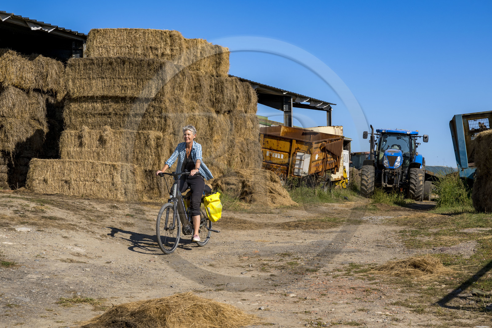 France, Loire-Atlantique (44), La Plaine-sur-Mer, découverte d'une cour de ferme le long de la Vélodyssée