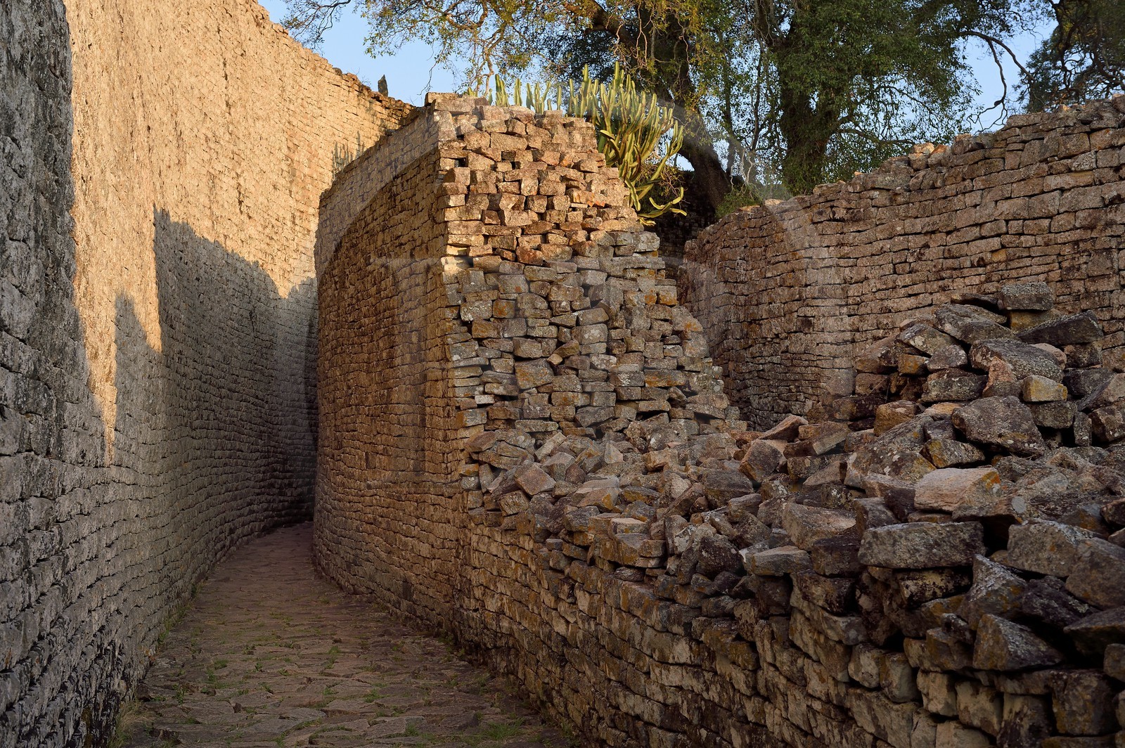 Zimbabwe, province de Masvingo, les ruines du site archéologique du Grand Zimbabwe, classé Patrimoine Mondial de l'UNESCO, Xème au XVème siècle, le Grand Enclos