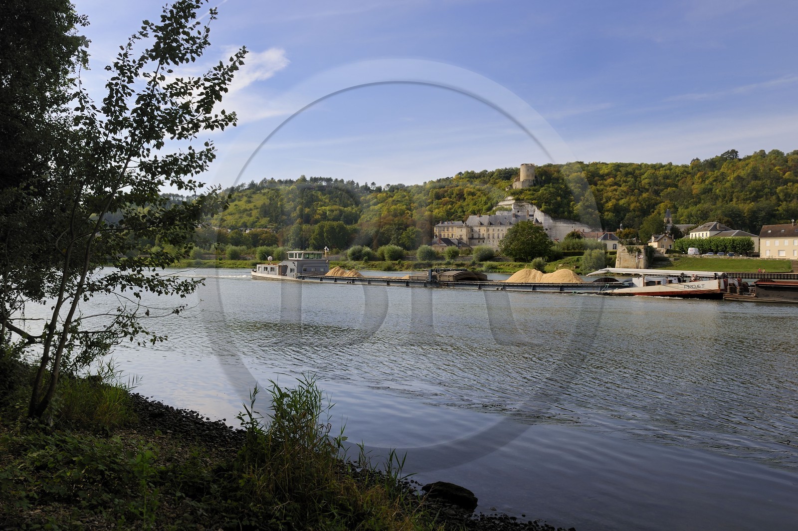 France, Val-d'Oise (95), parc naturel du Vexin français, la Roche-Guyon, labellisé Les Plus Beaux Villages de France, le château et la Seine