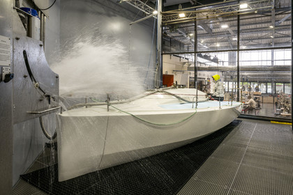 France, Charente-Maritime (17), La Rochelle, centre de co-conception Tribord Sailing Lab de la marque Decathlon, la Rain Room qui reproduit plusieurs types d'intempéries du petit crachin à la tempête tropicale pour réaliser de multiples tests en grandeur nature