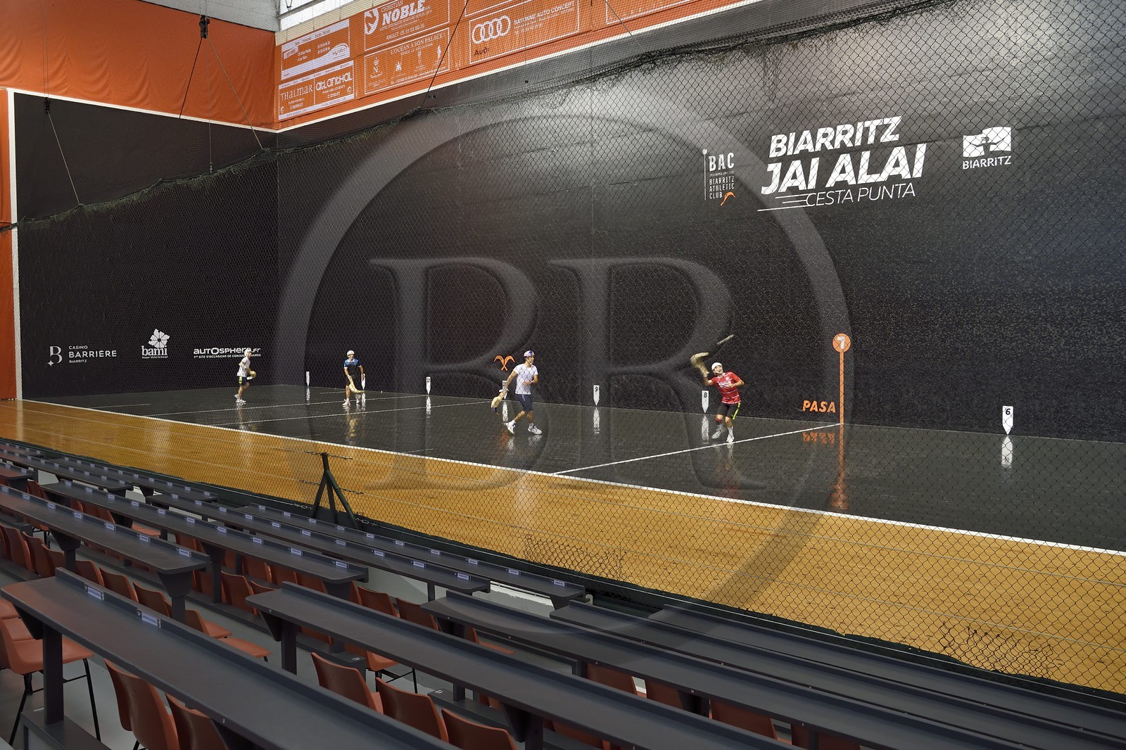 France, Pyrénées-Atlantiques (64), Pays-Basque, Biarritz, Jai Alai Parc des Sports d'Aguilera, cesta punta