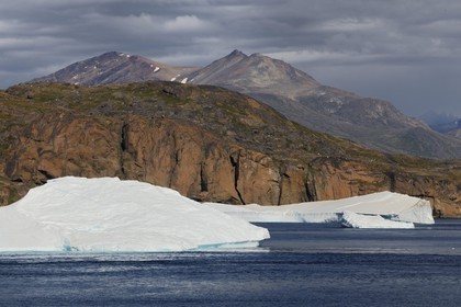 Groenland, fjord de Nanortalik au sud du pays, icebergs