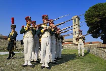 Italie, Ligurie, Sarzana, Napoleon Festival, soldats français de la Grande Armée du régiment de la Légion irlandaise à l'entrainement