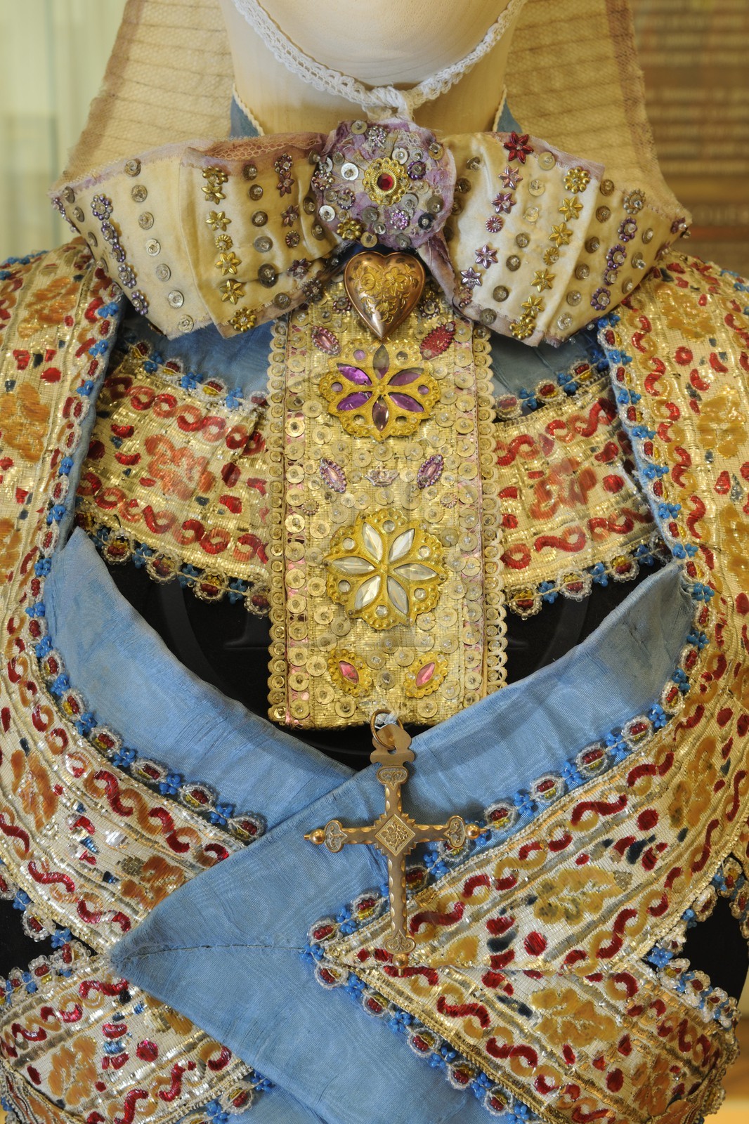 France, Finistère (29), Quimper, le musée départemental breton, costume du pays de Quimper