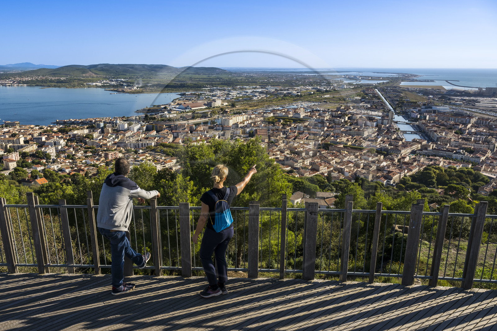 France, Hérault (34), Sète, vue panoramique de Sète avec ses installations portuaires depuis le Mont Saint-Clair