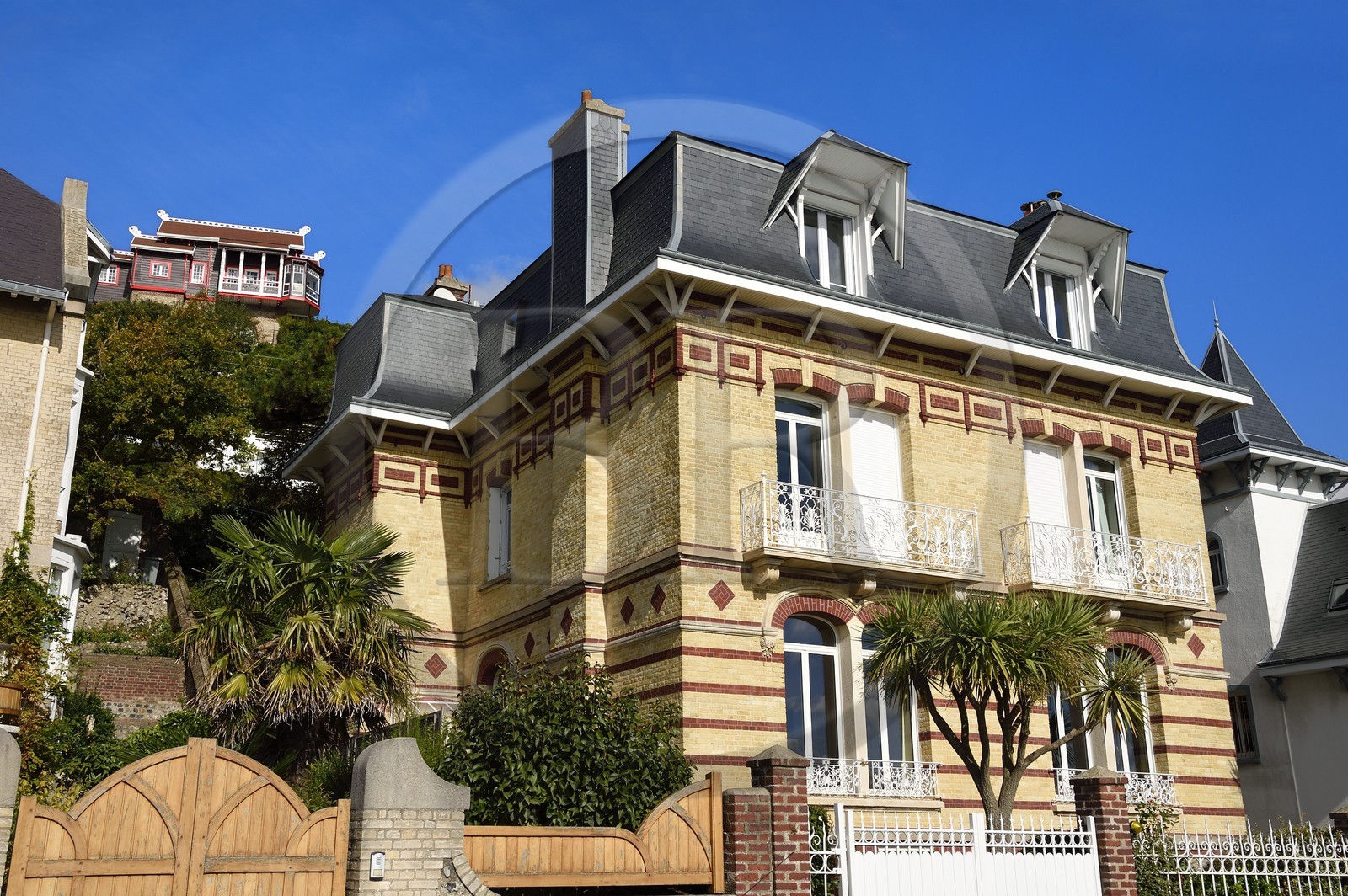 France, Seine-Maritime (76), la commune de Sainte-Adresse voisine du Havre par la côte, villas rue du Roi Albert
