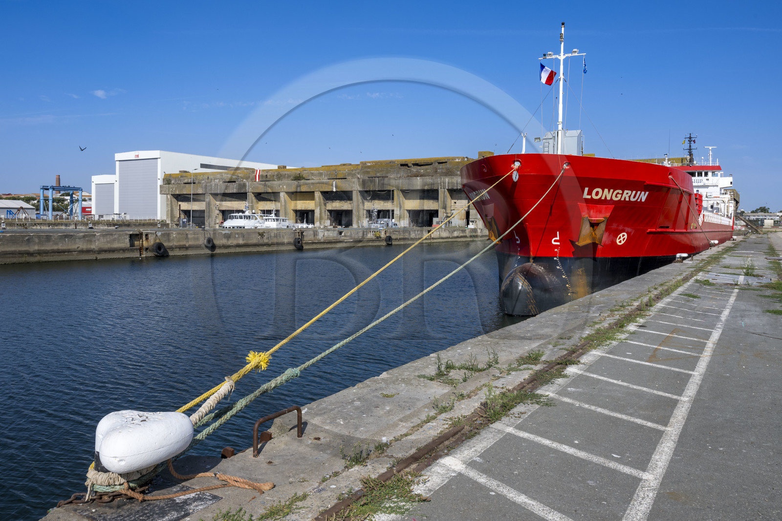 France, Charente-Maritime (17), La Rochelle, le Port Atlantique La Rochelle, port de commerce La Pallice, cargo et la base sous-marine allemande vestige de la Seconde Guerre mondiale