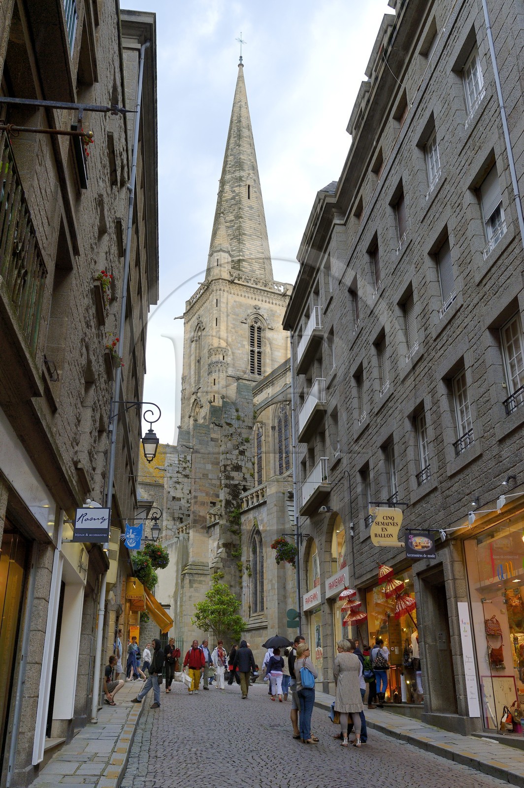 France, Ille-et-Vilaine, cote d'emeraude (Emerald Coast), Saint Malo, cathedrale Saint Vincent, at the top of Grand Rue