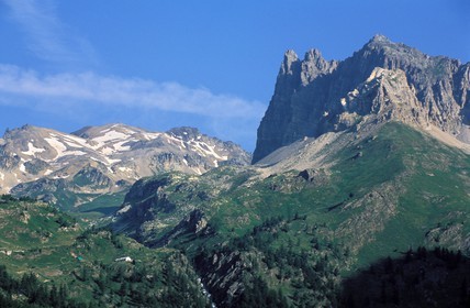 France, Hautes-Alpes (05), le Mont Thabor et le Grand Séru dominent la Vallée Etroite au nord de Briançon
