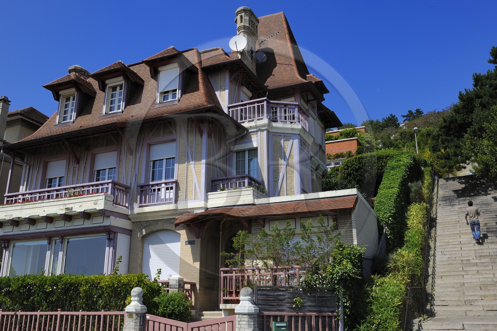 France, Seine-Maritime (76), la commune de Sainte-Adresse prolonge Le Havre par la côte, villas anciennes