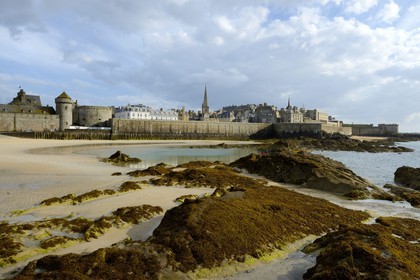 France, Ille-et-Vilaine (35), côte d'émeraude, les remparts nord de Saint-Malo