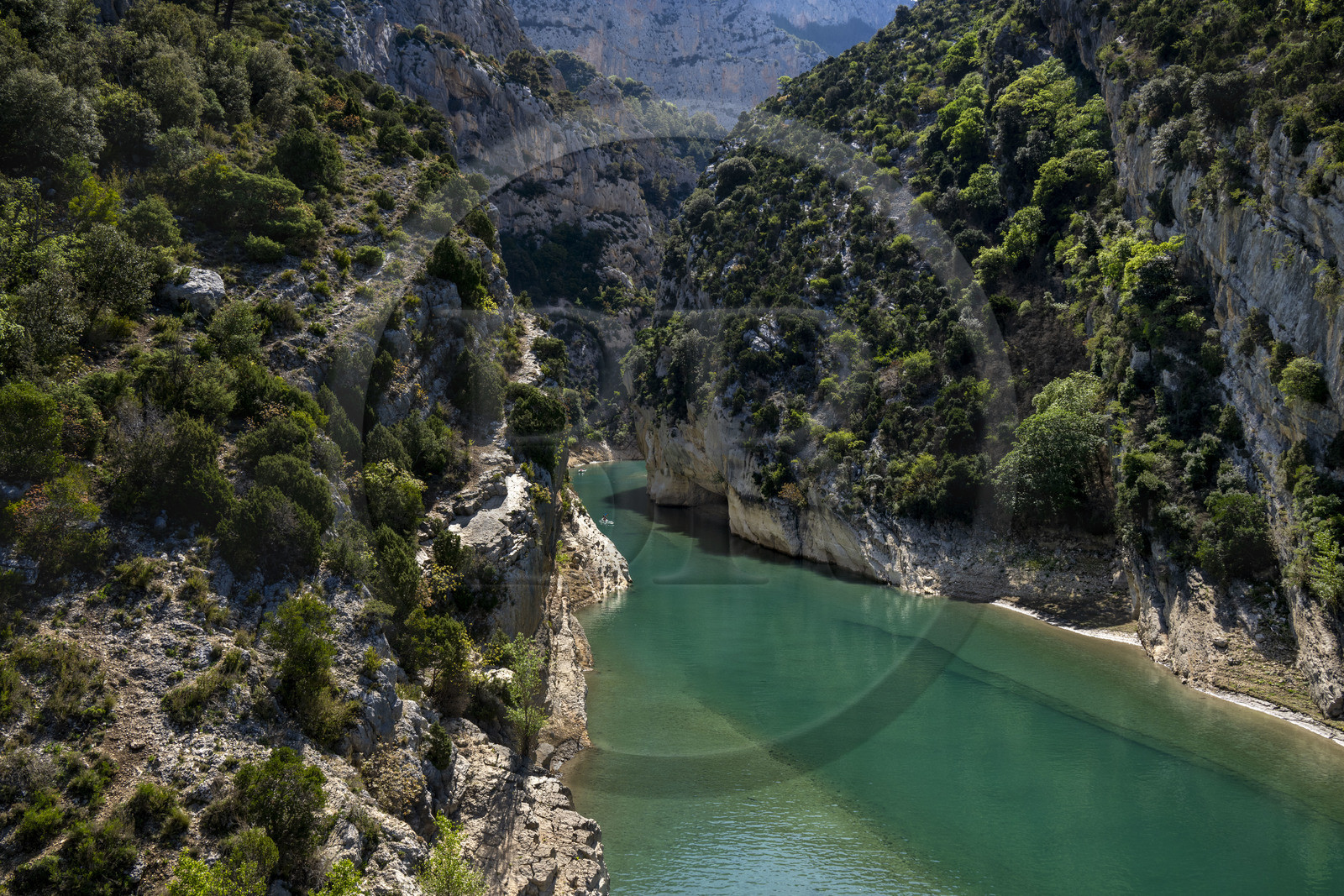 Var (83) rive gauche et Alpes-de-Haute-Provence (04) rive droite, Parc Naturel Régional du Verdon, les Gorges du Verdon débouchant sur le lac de Sainte Croix
