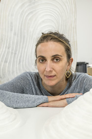 France, Gard (30), Bagard, l'Atelier Sericyne, production de soie d'exception et intissée pour la réalisation d'objets de décoration et d'art de vivre en soie, la fondatrice Clara Hardy